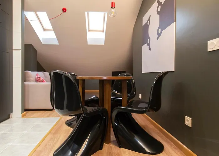 Ele San Justo Plaza *