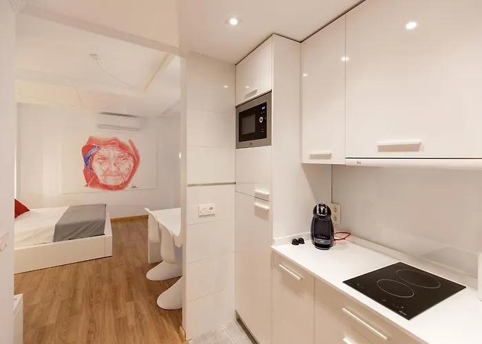 Ele San Justo Plaza *